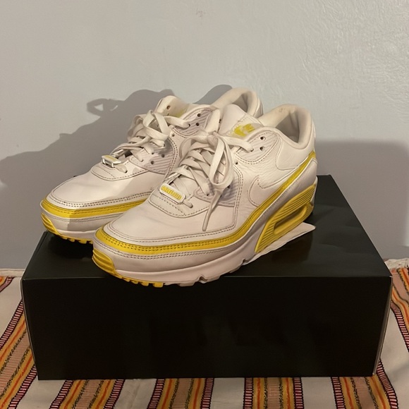 Nike x Undefeated Air Max 90 - Picture 4 of 7